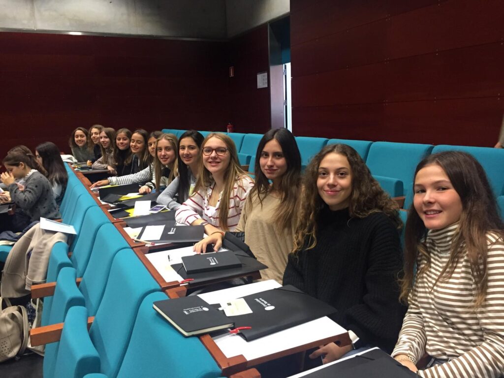 Alumnas de Excellence participan en las Jornadas Universitarias de la UNAV