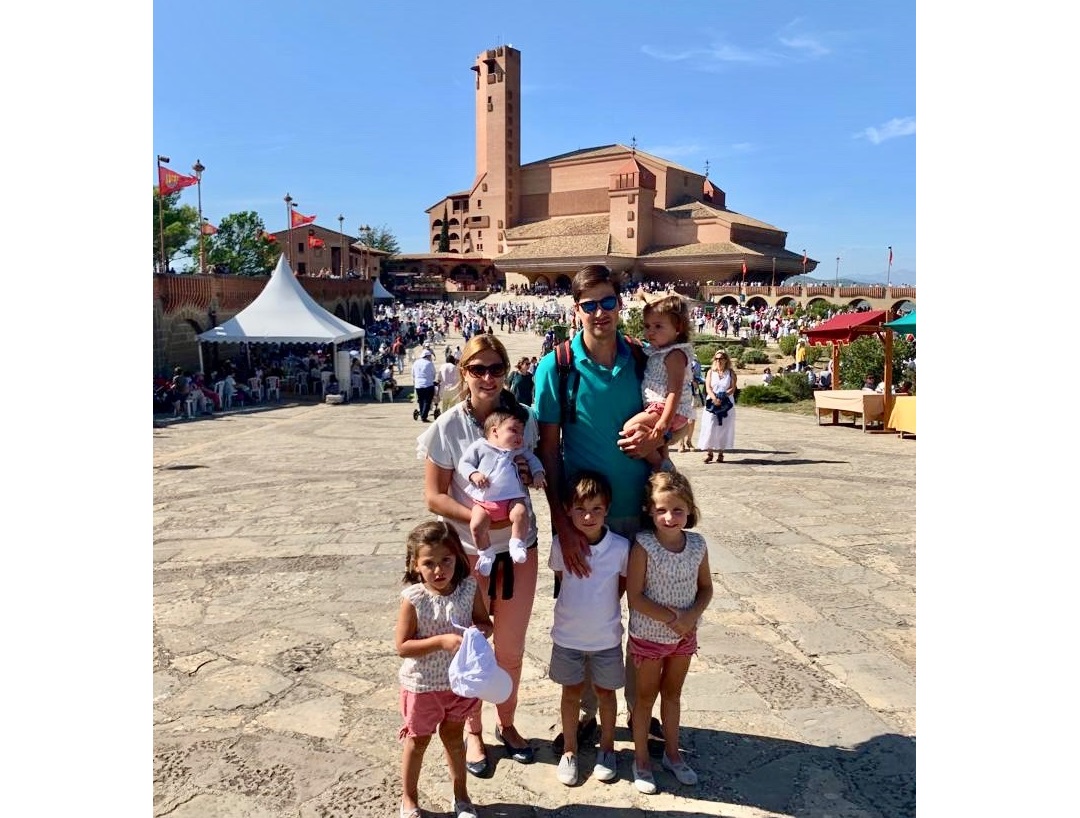 Familias de Guadalaviar en La Jornada Mariana de Torreciudad