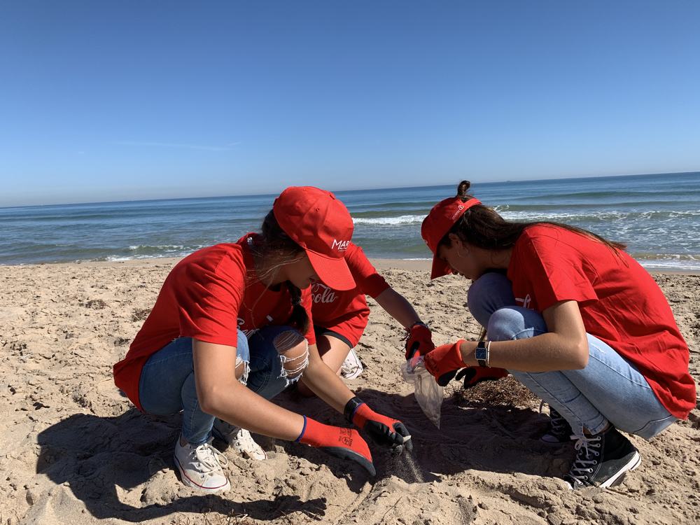 Limpiando playas – Cuidando el medio ambiente