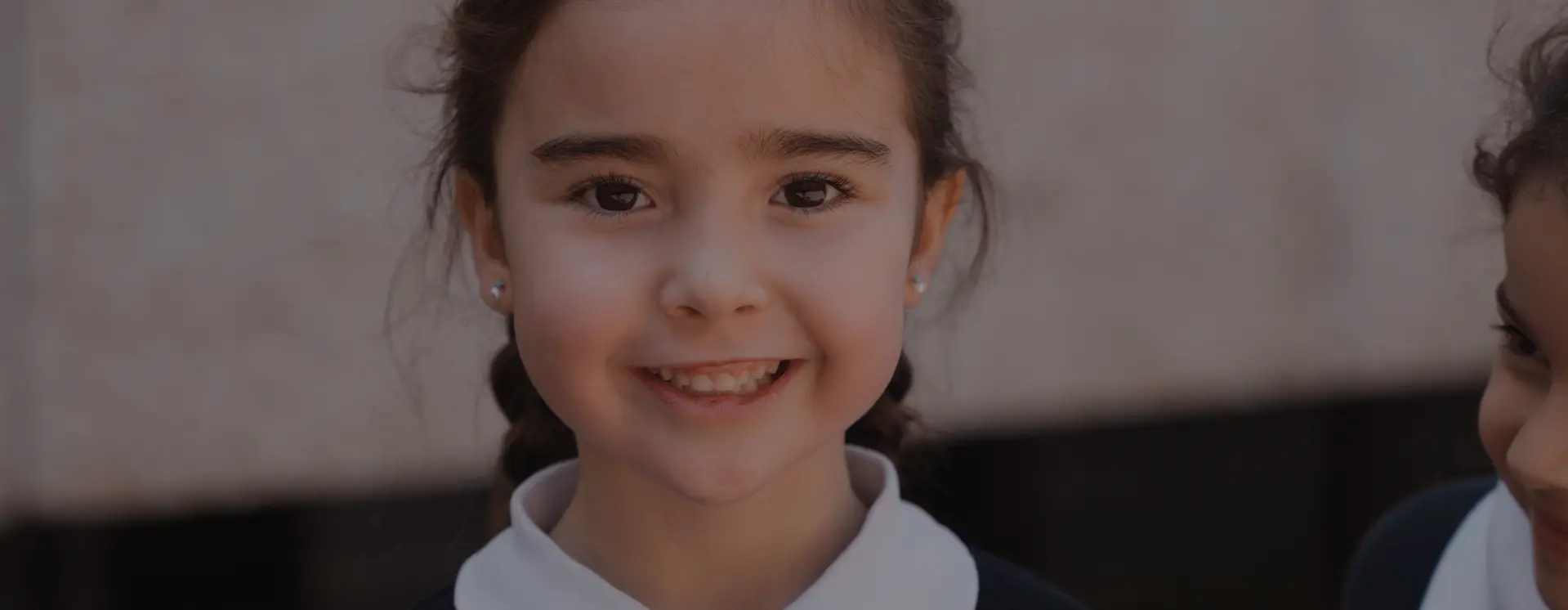 Alumnas participando en actividades de la Escuela de Navidad