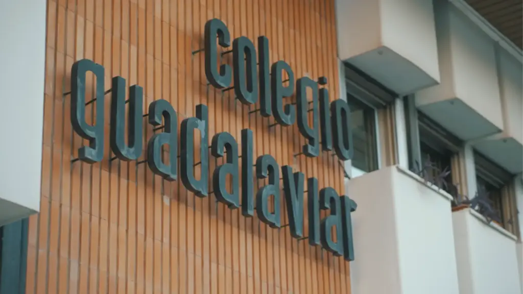 Rótulo del Colegio Guadalaviar